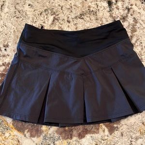 Super cute size 7 black Ivivva skirt! worn once! Great condition